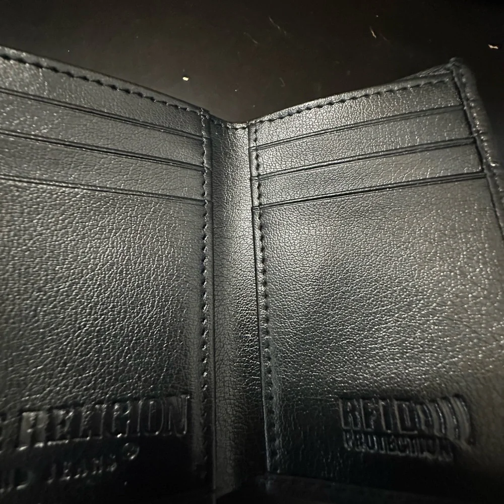 🆕True Religion Trifold Leather Wallet